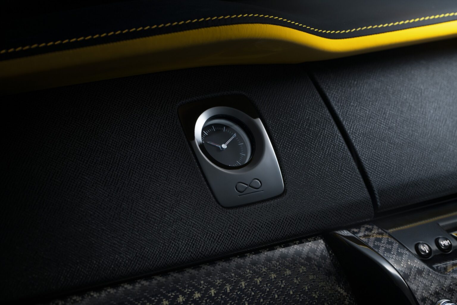 P90375505_lowRes_rolls-royce-cullinan