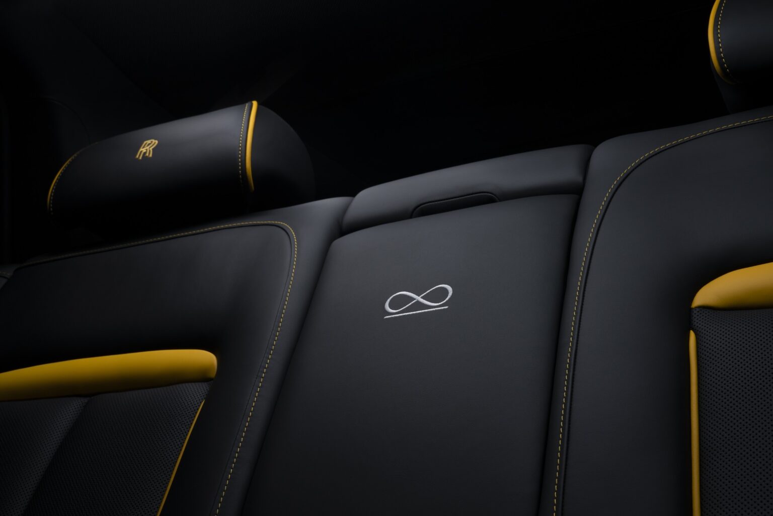 P90375509_lowRes_rolls-royce-cullinan