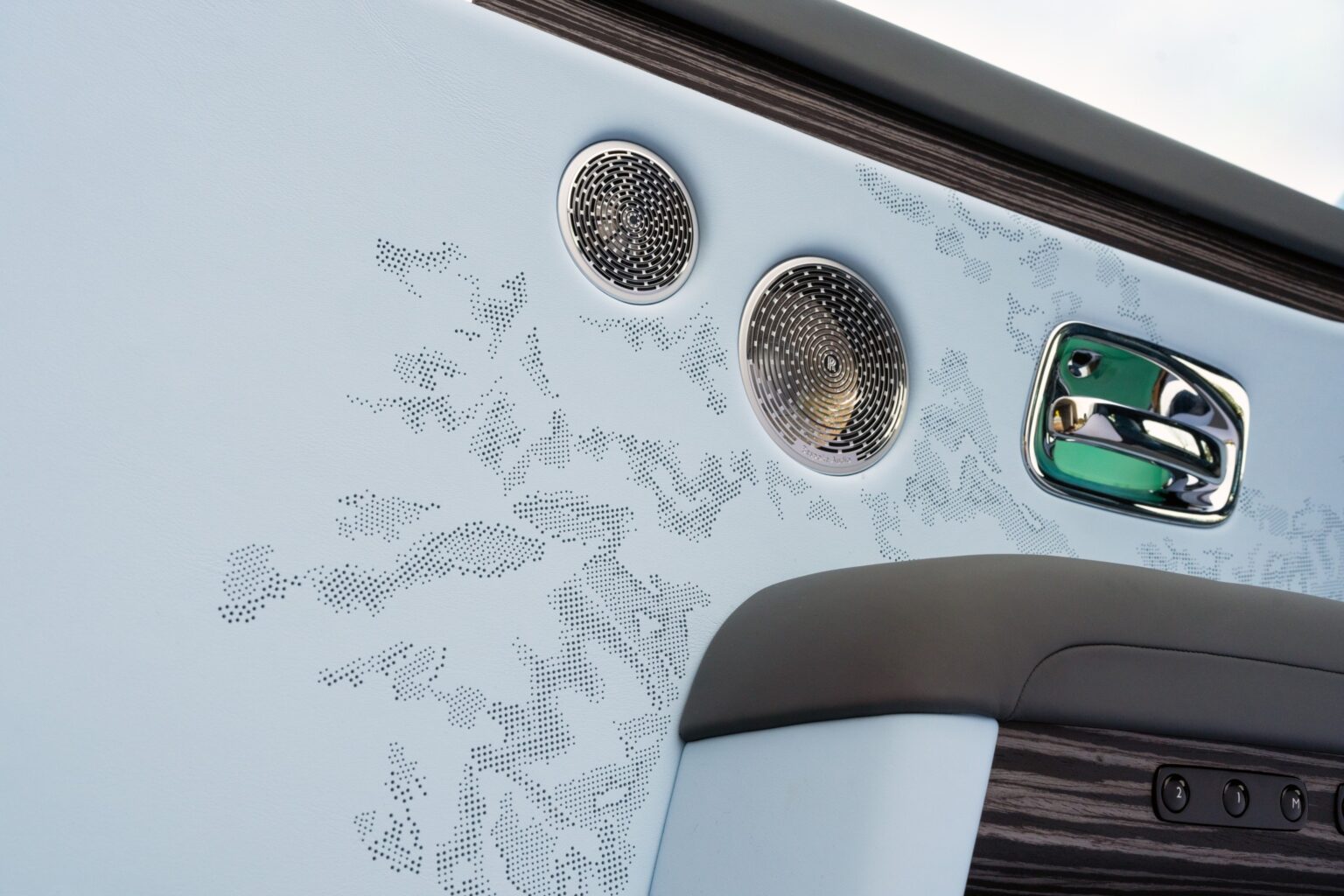P90583688_lowRes_rolls-royce-ghost-ex