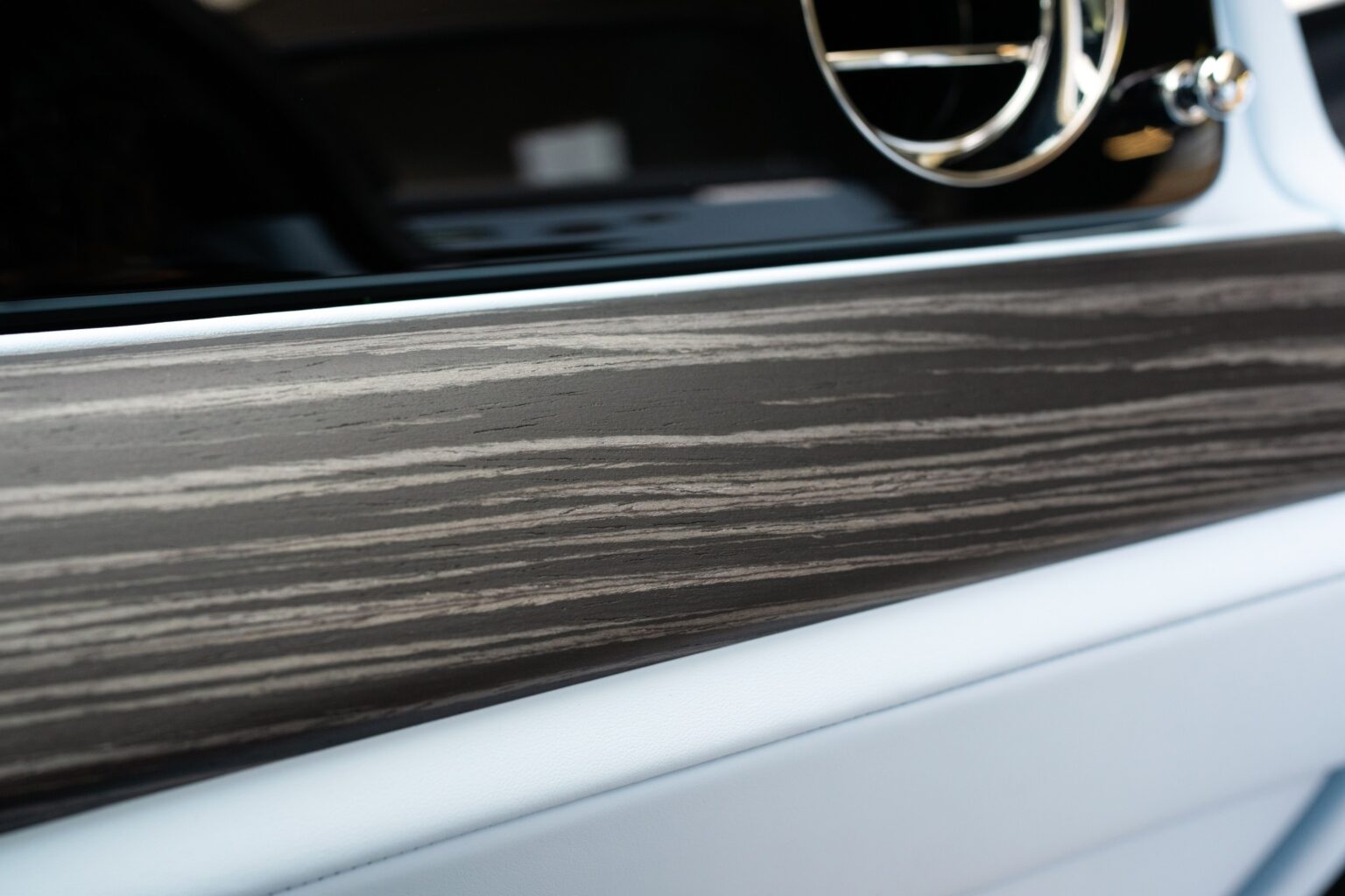 P90583690_lowRes_rolls-royce-ghost-ex