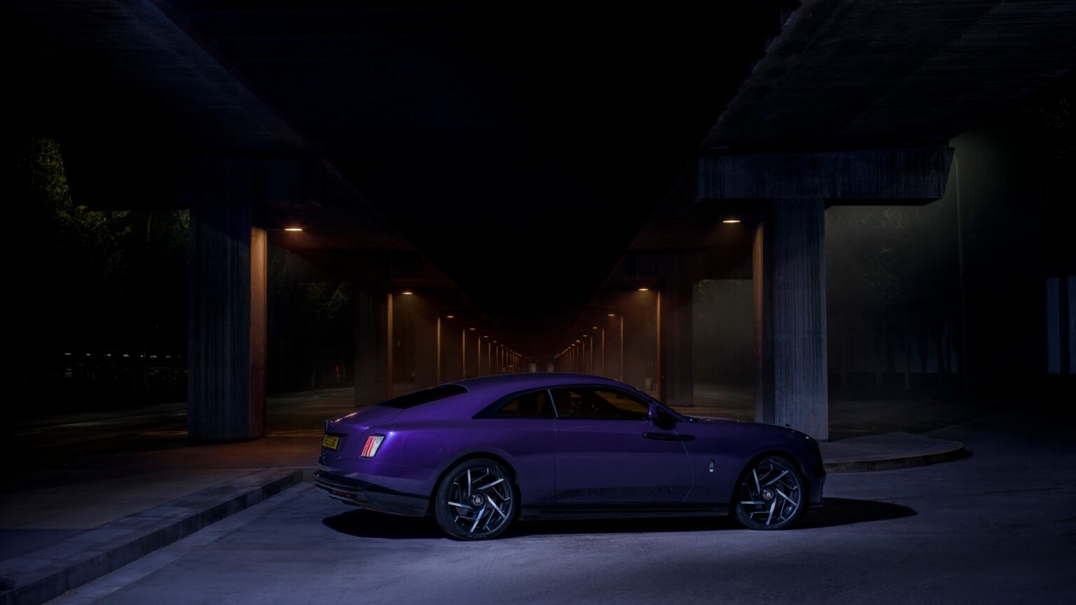 P90587842_lowRes_rolls-royce-black-ba